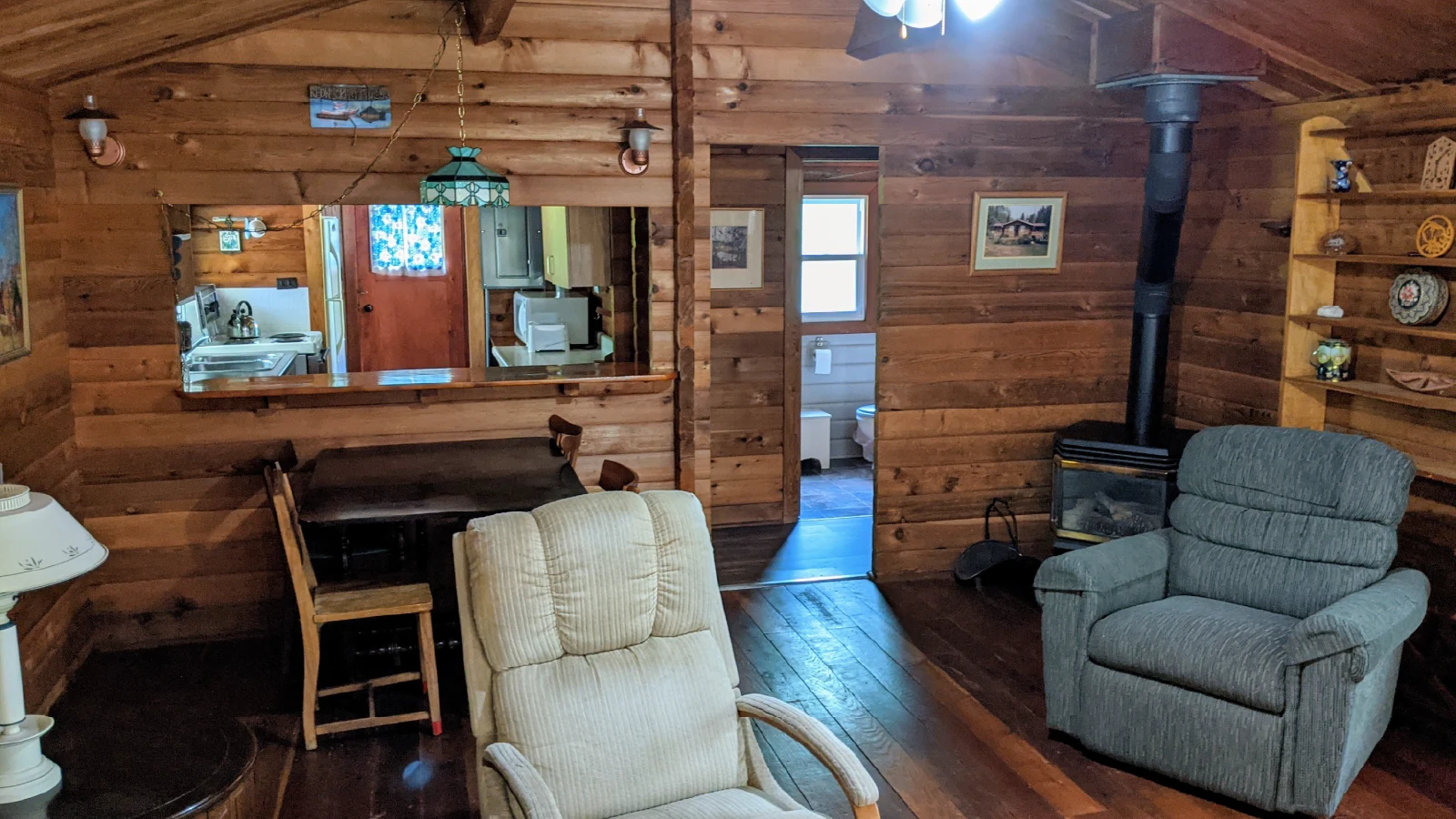 Cottage 20 living room and dining room